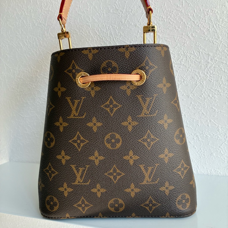 lv 花紋水桶BB 手提斜背兩用-6