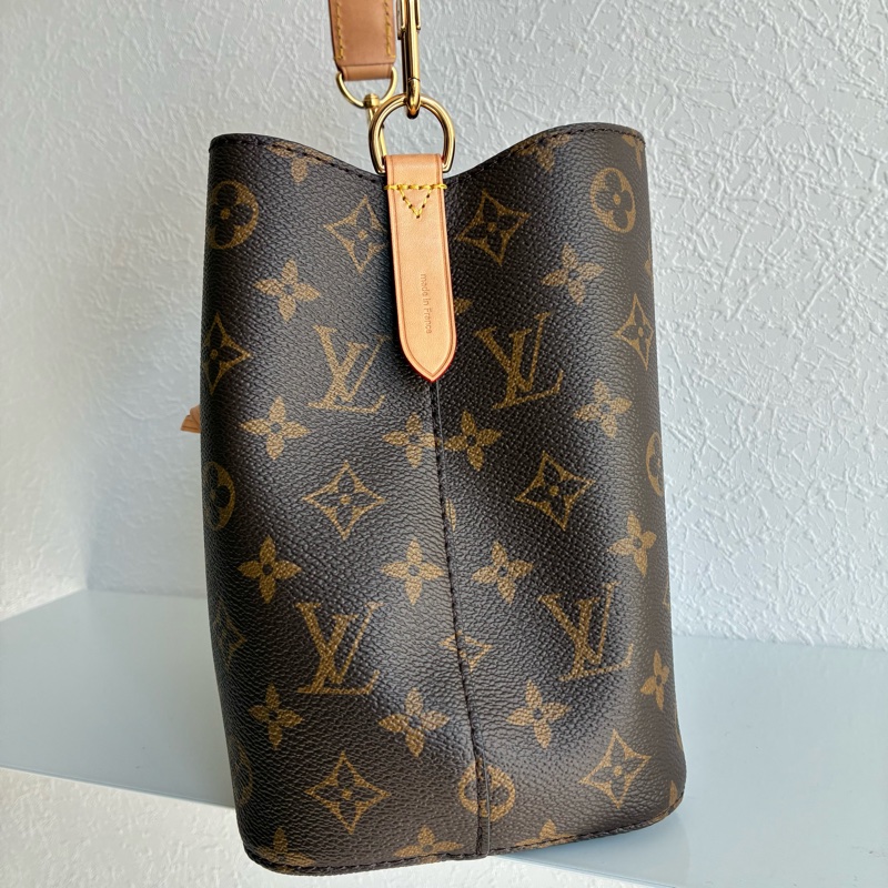 lv 花紋水桶BB 手提斜背兩用-8