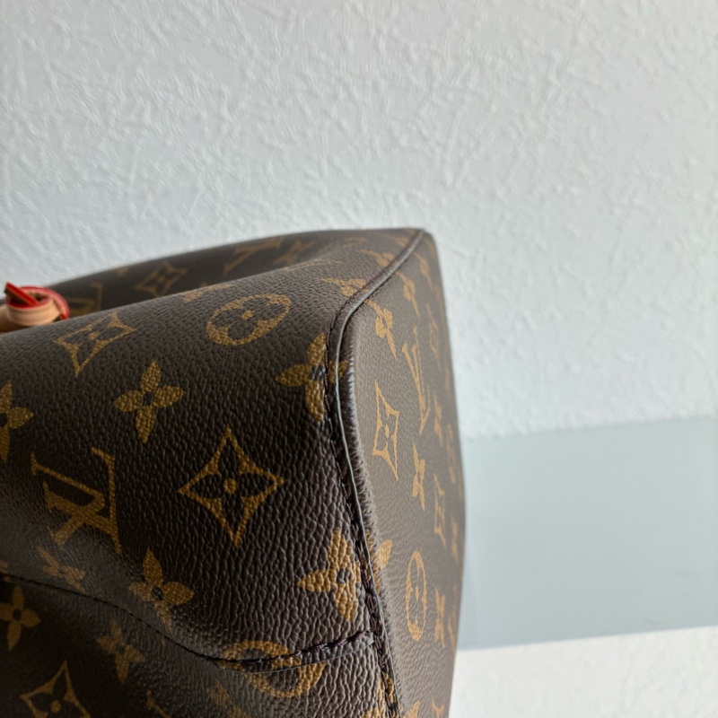 lv 花紋水桶BB 手提斜背兩用-10