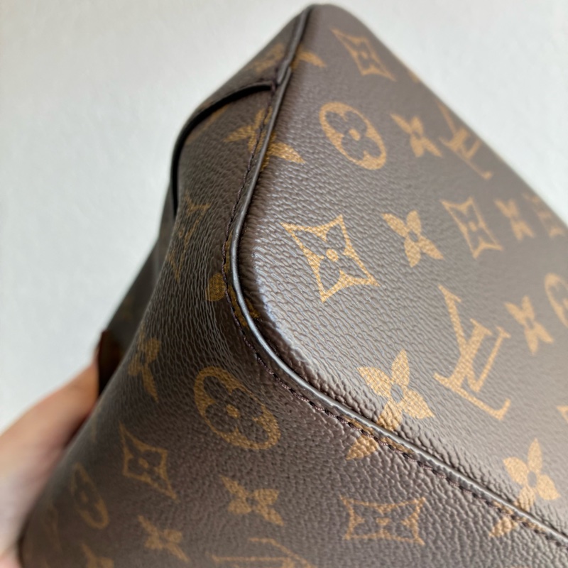 lv 花紋水桶BB 手提斜背兩用-11