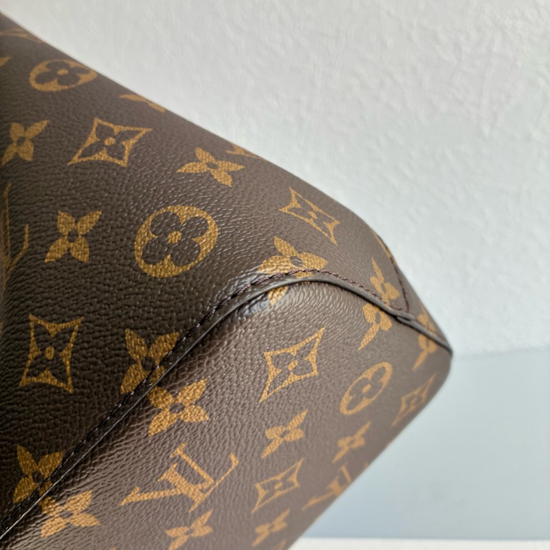 lv 花紋水桶BB 手提斜背兩用-13