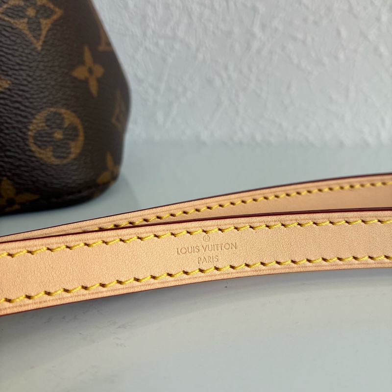 lv 花紋水桶BB 手提斜背兩用-18