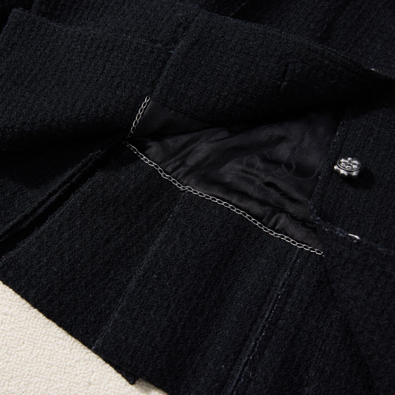 ❤️CHANEL 經典黑色外套 精緻下擺 Logo紐扣-6