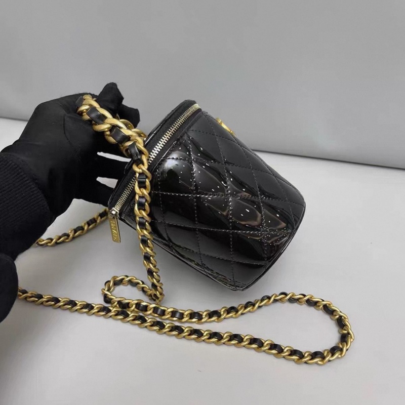 Chanel香奈兒 黑金漆皮菱格水桶包 芯片款-3