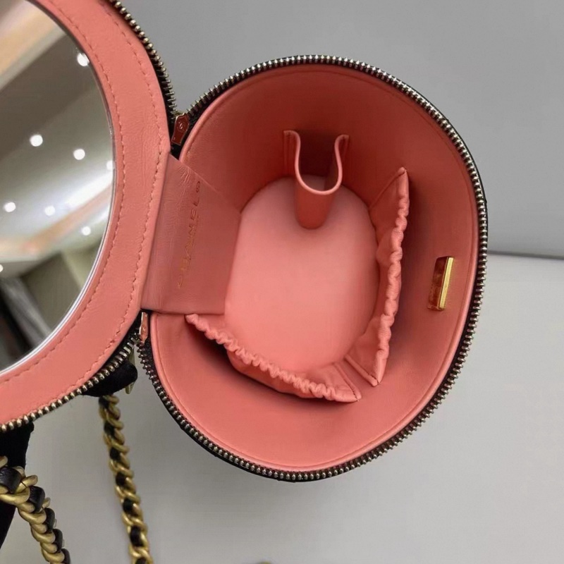 Chanel香奈兒 黑金漆皮菱格水桶包 芯片款-6