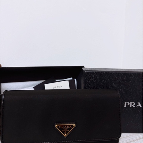 PRADA 經典三角LOGO 尼龍防刮牛皮拼接扣式長夾