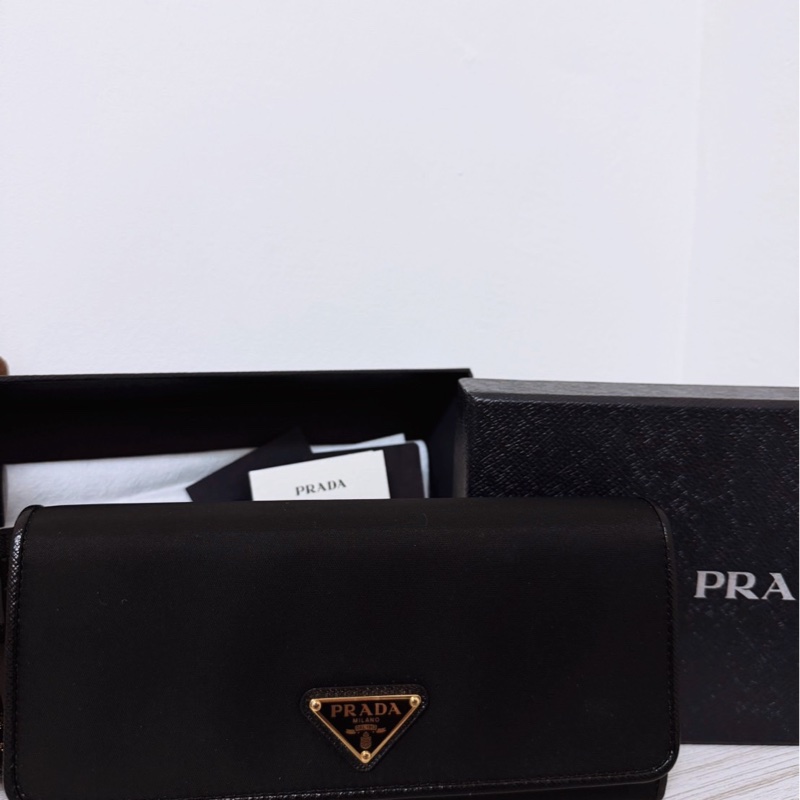 PRADA 經典三角LOGO 尼龍防刮牛皮拼接扣式長夾-0