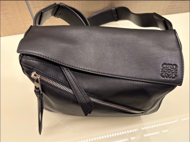 Loewe puzzle 黑色小號腰包-1