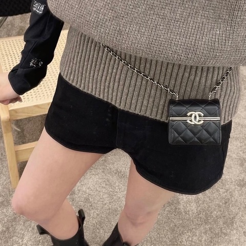 【97新 ✨ 全網最低價！】特別款 Chanel香奈兒 黑金mini小盒子 羊皮 耳機包 斜挎包 腰包（下單前先詢問❗️）