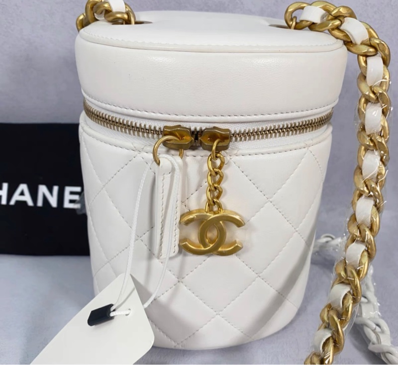 【95新 ✨ 全網最低價！】Chanel 香奈兒 圓筒包化妝包 羊皮 雙色鏈條晶片款 原價35000港幣 🥲-2