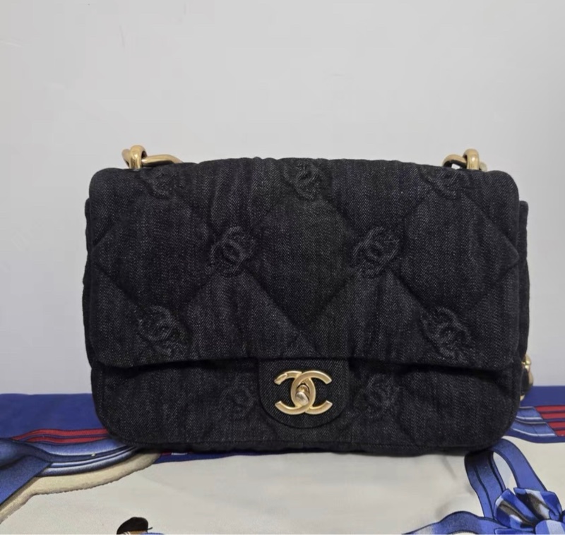Chanel 香奈兒 雙C浮雕鏈條包 芯片款 Chanel Black Denim Small Funky Town Flap Gold Hardware, 2022-0