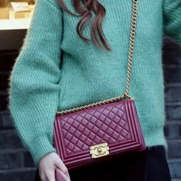 絕美神包✨Chanel香奈兒酒紅色金扣中號LeBoy25菱格紋單肩斜挎包-0