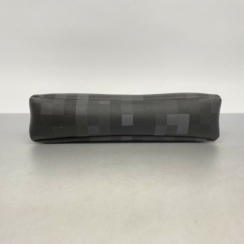 路易威登 Damoflage Pochette Voyage Souple 手拿包 M14926 黑色男士-2