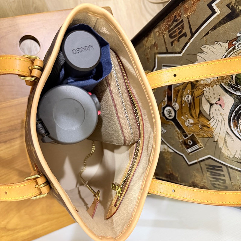 不錯的88新✨私物超甜賣🫶🏻 LV老花 小水桶  內裡全皮 肩背 手提都可以 經典好用又可愛-11