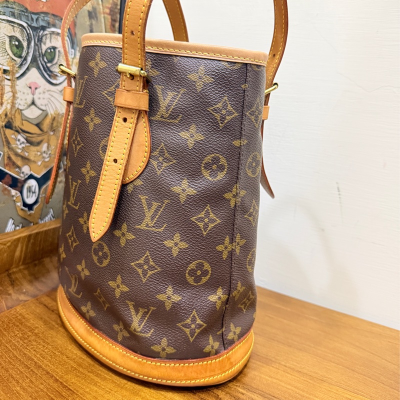 不錯的88新✨私物超甜賣🫶🏻 LV老花 小水桶  內裡全皮 肩背 手提都可以 經典好用又可愛-64