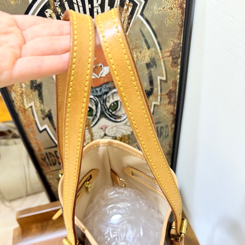 不錯的88新✨私物超甜賣🫶🏻 LV老花 小水桶  內裡全皮 肩背 手提都可以 經典好用又可愛-66