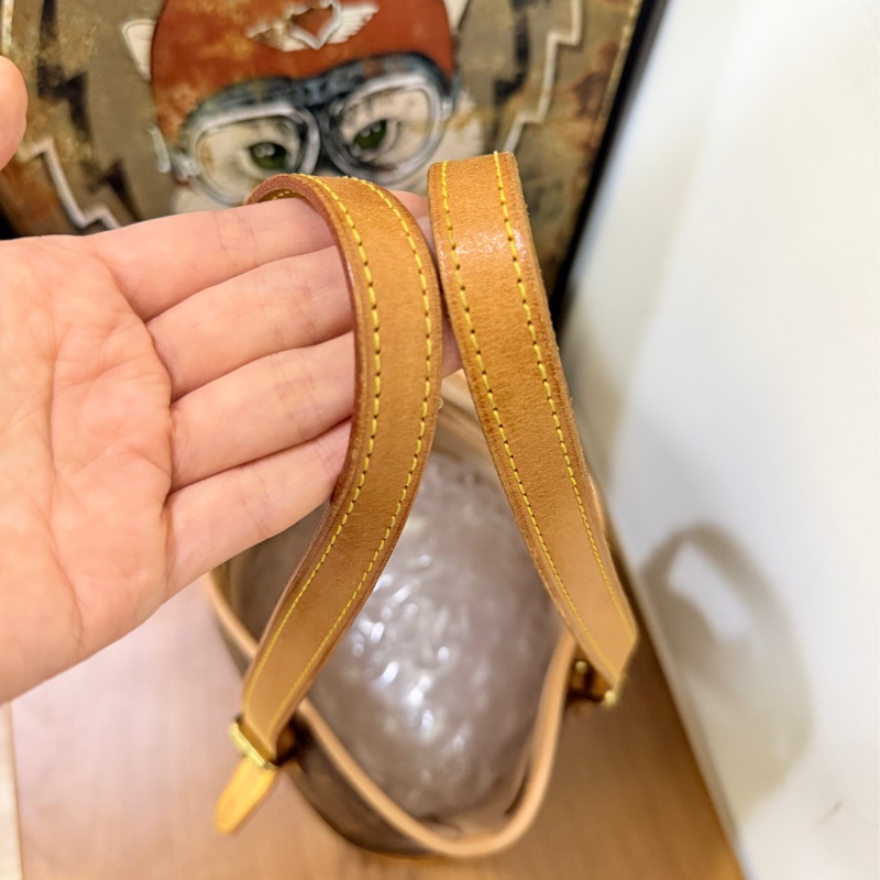不錯的88新✨私物超甜賣🫶🏻 LV老花 小水桶  內裡全皮 肩背 手提都可以 經典好用又可愛-67