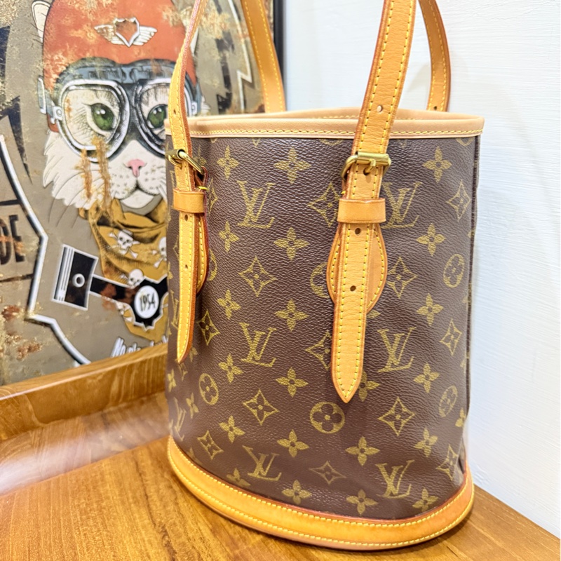 不錯的88新✨私物超甜賣🫶🏻 LV老花 小水桶  內裡全皮 肩背 手提都可以 經典好用又可愛-71