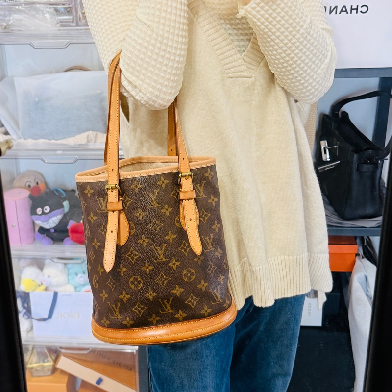 不錯的88新✨私物超甜賣🫶🏻 LV老花 小水桶  內裡全皮 肩背 手提都可以 經典好用又可愛-78