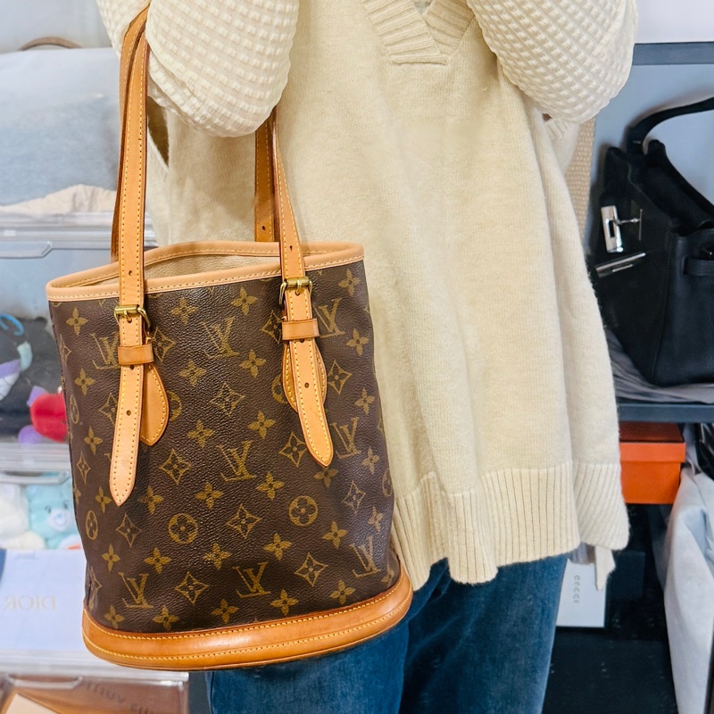 不錯的88新✨私物超甜賣🫶🏻 LV老花 小水桶  內裡全皮 肩背 手提都可以 經典好用又可愛-79