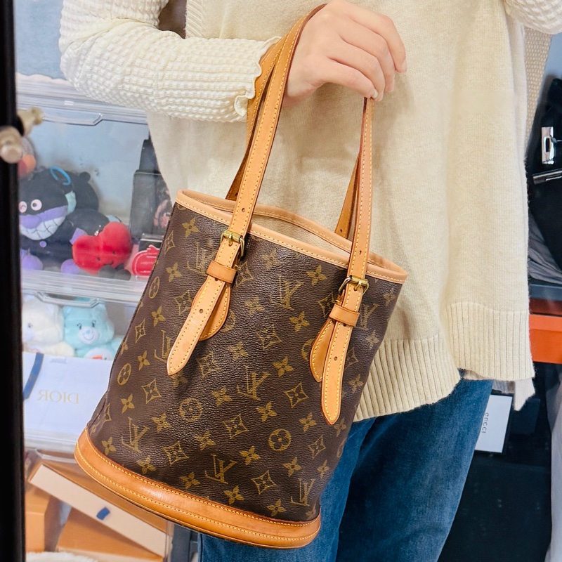 不錯的88新✨私物超甜賣🫶🏻 LV老花 小水桶  內裡全皮 肩背 手提都可以 經典好用又可愛-81