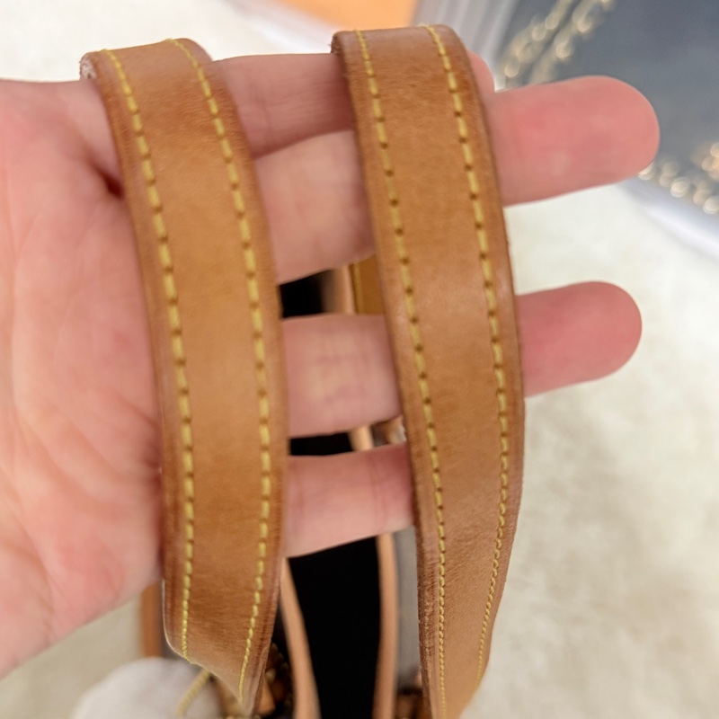 不錯的88新✨私物超甜賣🫶🏻 LV老花 小水桶  內裡全皮 肩背 手提都可以 經典好用又可愛-82