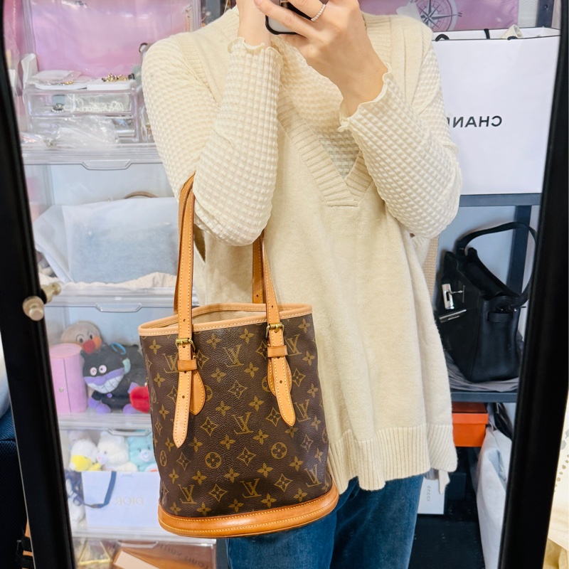 不錯的88新✨私物超甜賣🫶🏻 LV老花 小水桶  內裡全皮 肩背 手提都可以 經典好用又可愛-21