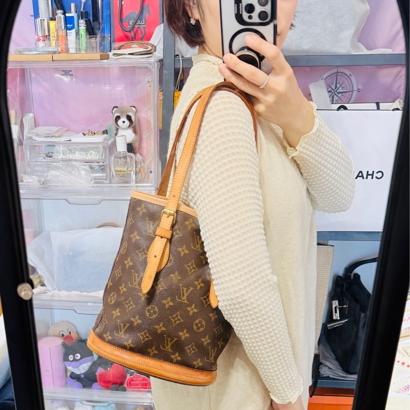 不錯的88新✨私物超甜賣🫶🏻 LV老花 小水桶  內裡全皮 肩背 手提都可以 經典好用又可愛-22
