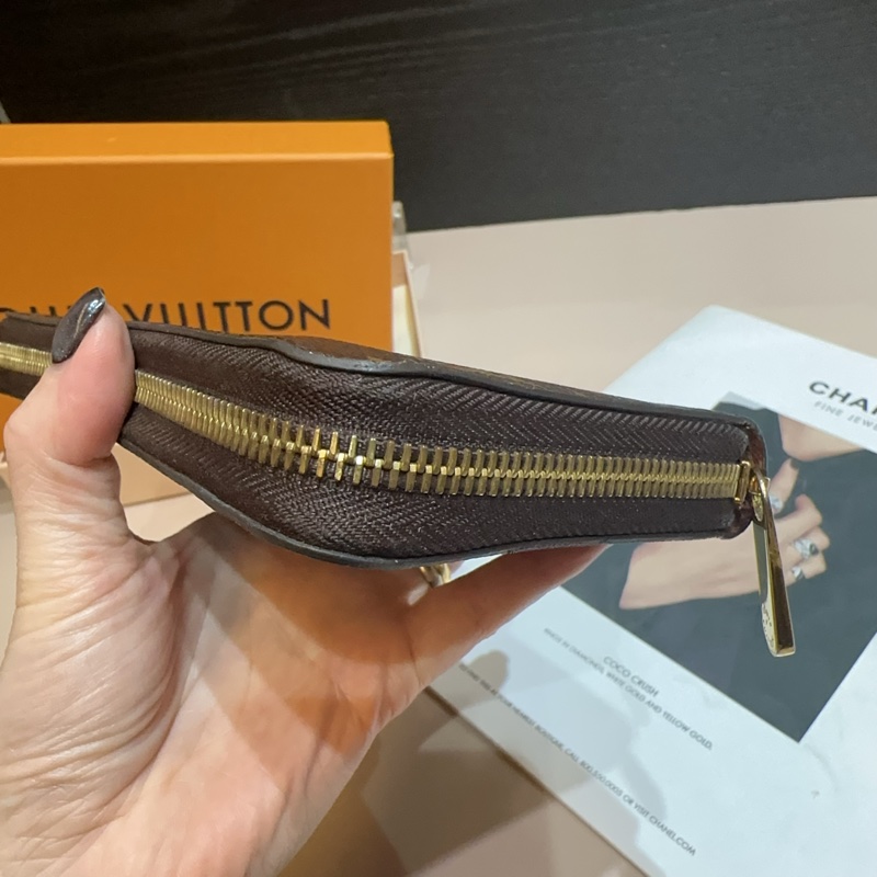 LV 原花金釦ㄇ拉12卡長夾-5