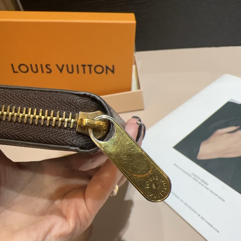 LV 原花金釦ㄇ拉12卡長夾-6