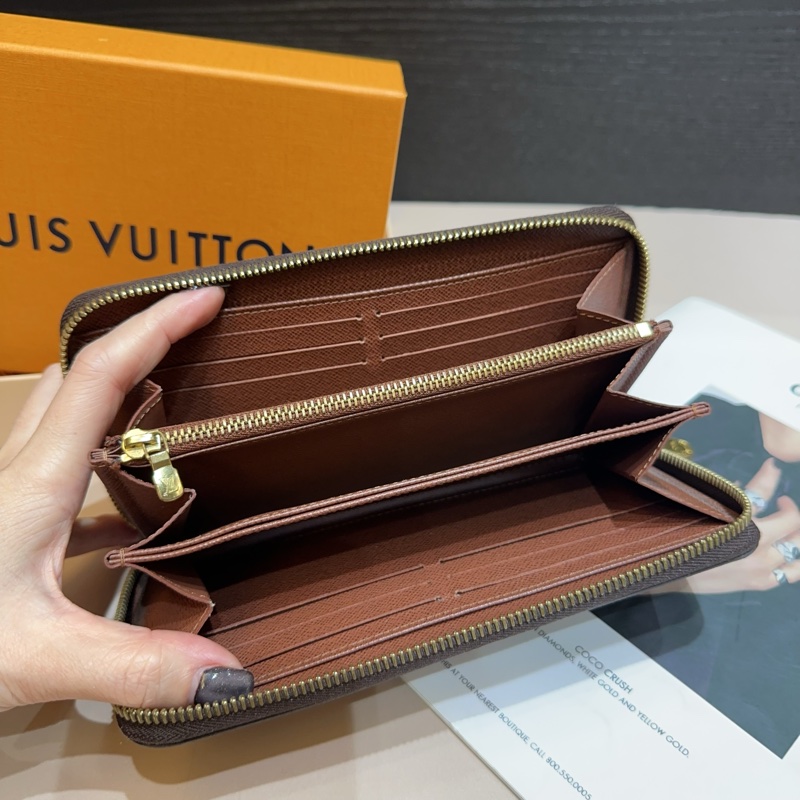 LV 原花金釦ㄇ拉12卡長夾-7