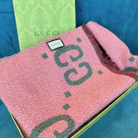 Gucci✨羊絨雙面圍巾