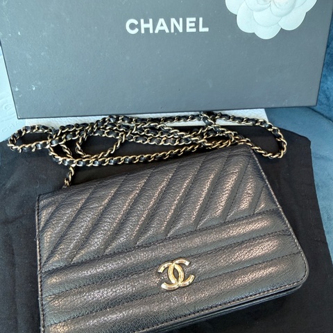 Chanel✨山羊皮條紋WOC鏈子皮夾 22開