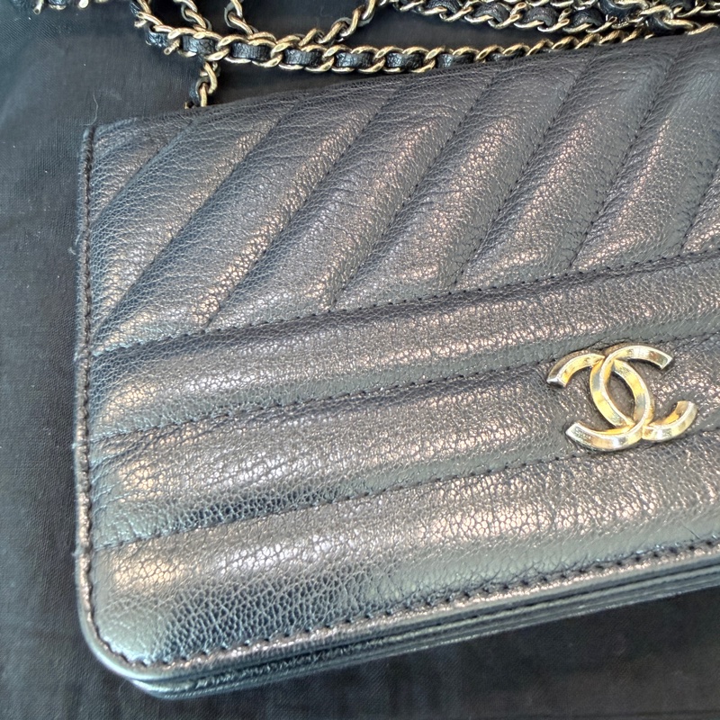 Chanel✨山羊皮條紋WOC鏈子皮夾 22開-1