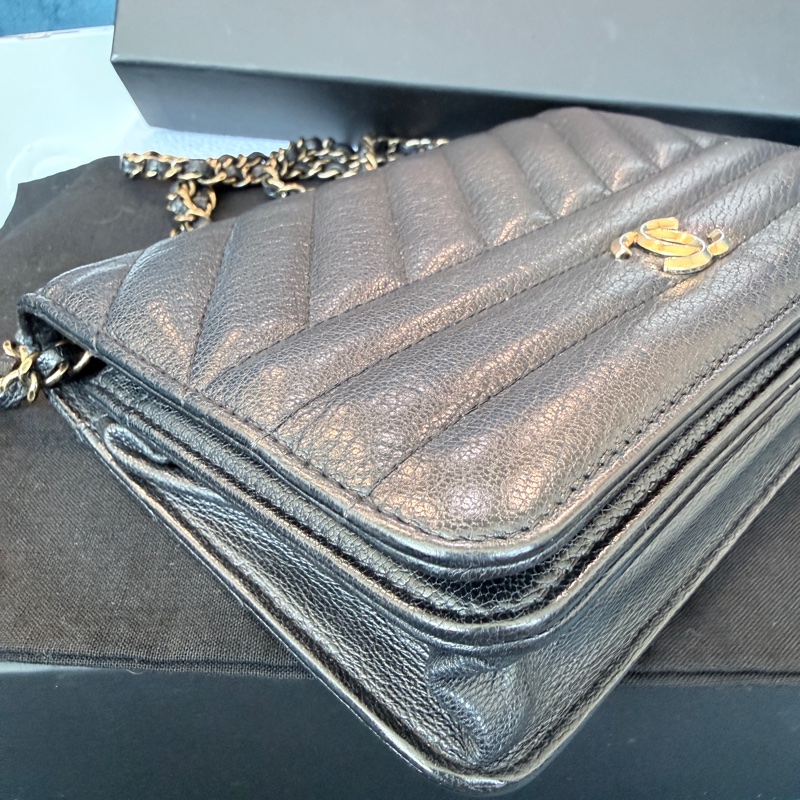 Chanel✨山羊皮條紋WOC鏈子皮夾 22開-13