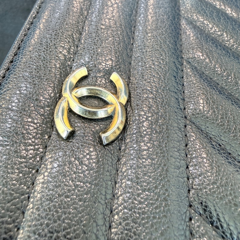 Chanel✨山羊皮條紋WOC鏈子皮夾 22開-26
