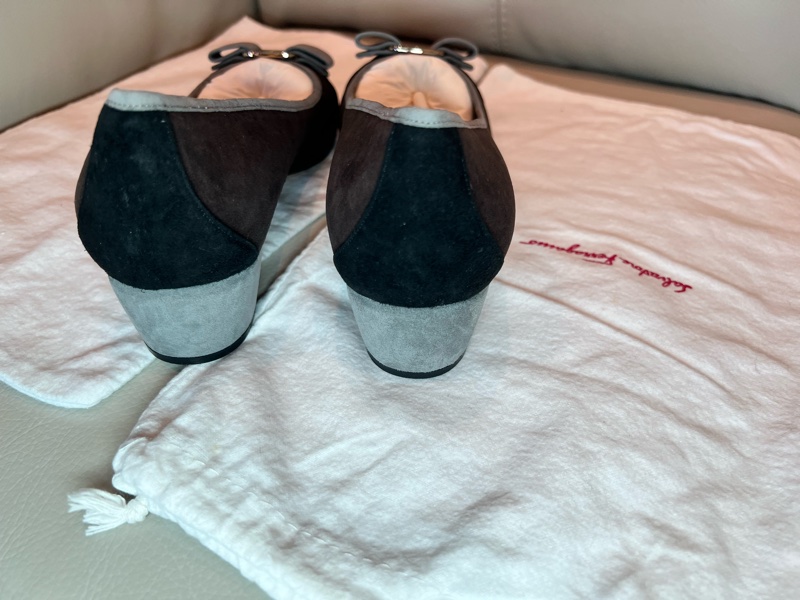 【全新現貨】Salvatore Ferragamo Vara 經典麂皮拼接低跟鞋-3