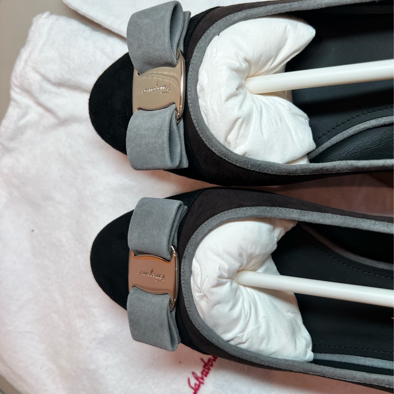 【全新現貨】Salvatore Ferragamo Vara 經典麂皮拼接低跟鞋-9