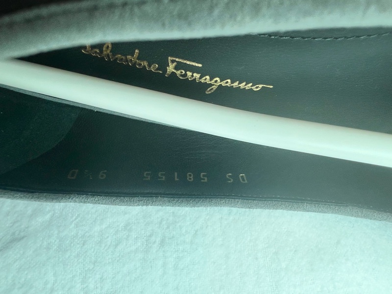 【全新現貨】Salvatore Ferragamo Vara 經典麂皮拼接低跟鞋-11