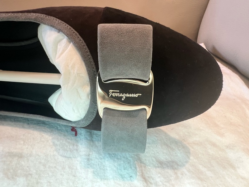 【全新現貨】Salvatore Ferragamo Vara 經典麂皮拼接低跟鞋-12