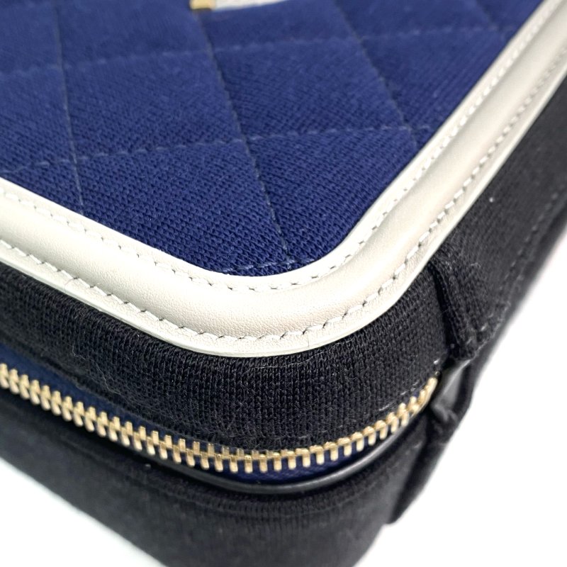 △ Chanel 香奈兒 Black And Navy Canvas Filigree Gold Tone Metal Chain Vanity Case No.28 黑色和深藍色帆布金色金屬鎖鏈化妝箱No.28 - 267000461-5