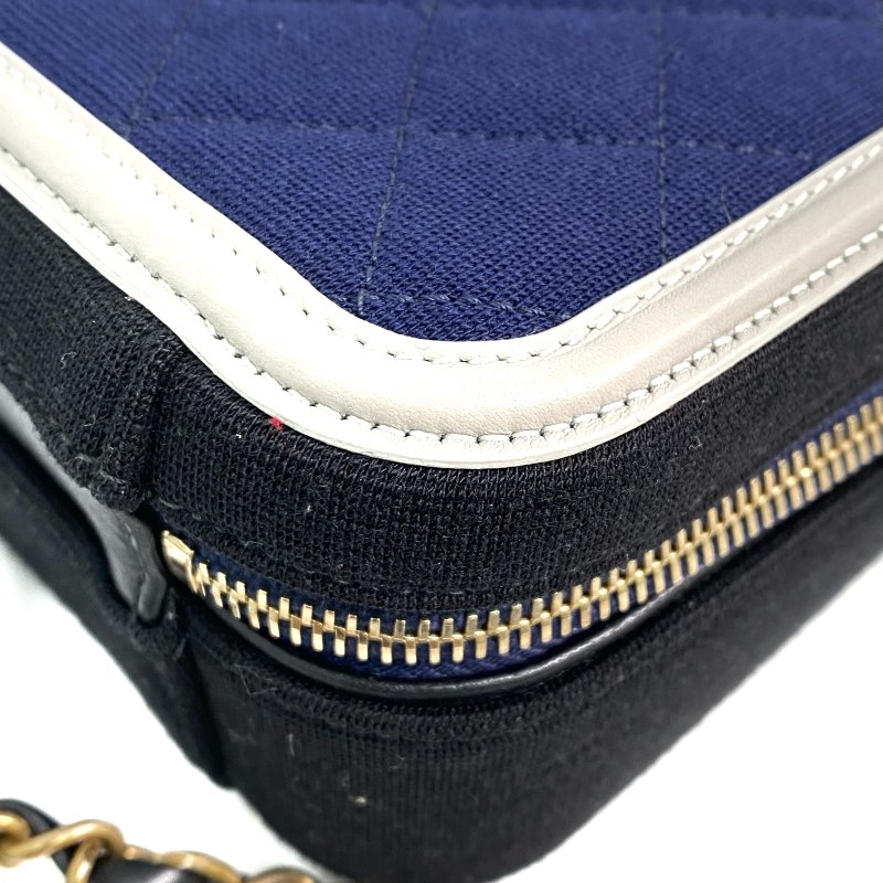 △ Chanel 香奈兒 Black And Navy Canvas Filigree Gold Tone Metal Chain Vanity Case No.28 黑色和深藍色帆布金色金屬鎖鏈化妝箱No.28 - 267000461-6