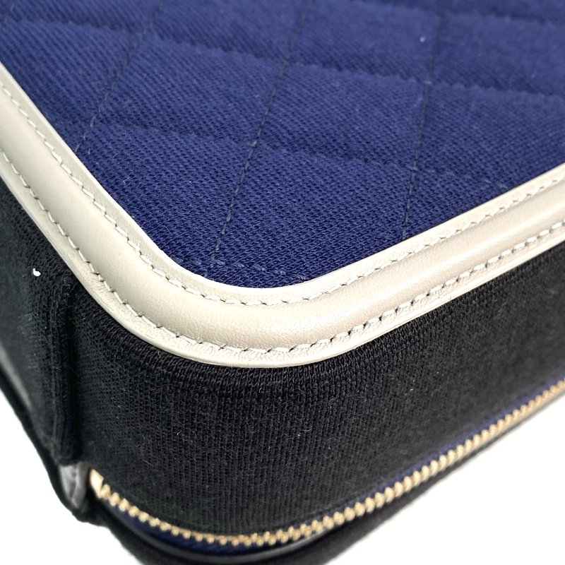 △ Chanel 香奈兒 Black And Navy Canvas Filigree Gold Tone Metal Chain Vanity Case No.28 黑色和深藍色帆布金色金屬鎖鏈化妝箱No.28 - 267000461-8