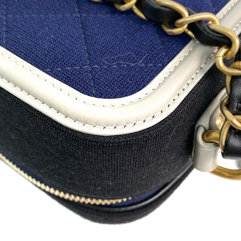 △ Chanel 香奈兒 Black And Navy Canvas Filigree Gold Tone Metal Chain Vanity Case No.28 黑色和深藍色帆布金色金屬鎖鏈化妝箱No.28 - 267000461-10