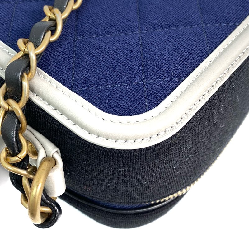 △ Chanel 香奈兒 Black And Navy Canvas Filigree Gold Tone Metal Chain Vanity Case No.28 黑色和深藍色帆布金色金屬鎖鏈化妝箱No.28 - 267000461-11