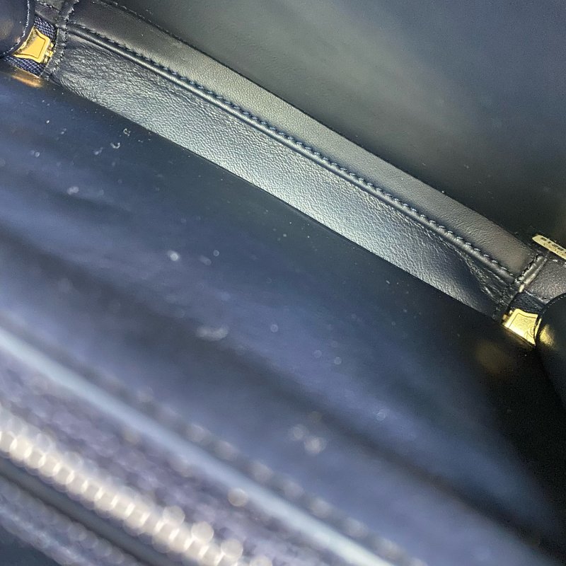 △ Chanel 香奈兒 Black And Navy Canvas Filigree Gold Tone Metal Chain Vanity Case No.28 黑色和深藍色帆布金色金屬鎖鏈化妝箱No.28 - 267000461-19