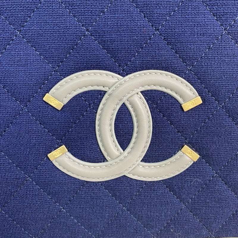 △ Chanel 香奈兒 Black And Navy Canvas Filigree Gold Tone Metal Chain Vanity Case No.28 黑色和深藍色帆布金色金屬鎖鏈化妝箱No.28 - 267000461-23