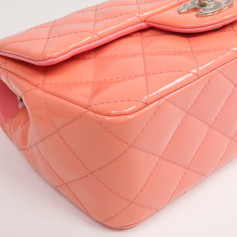 CHANEL 漆皮皮革Mini Classic 20銀扣鏈帶肩背袋-6