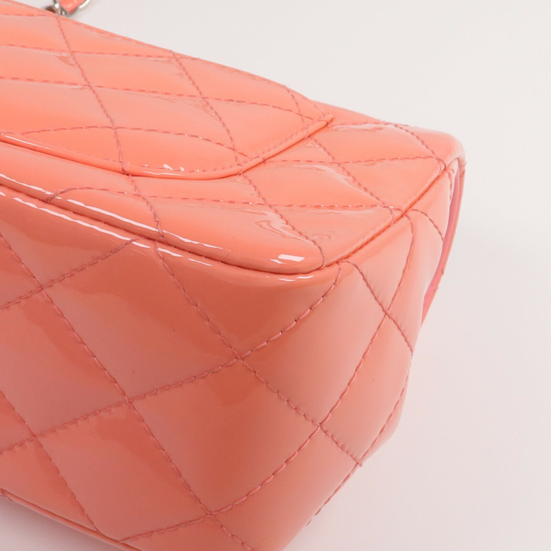 CHANEL 漆皮皮革Mini Classic 20銀扣鏈帶肩背袋-7