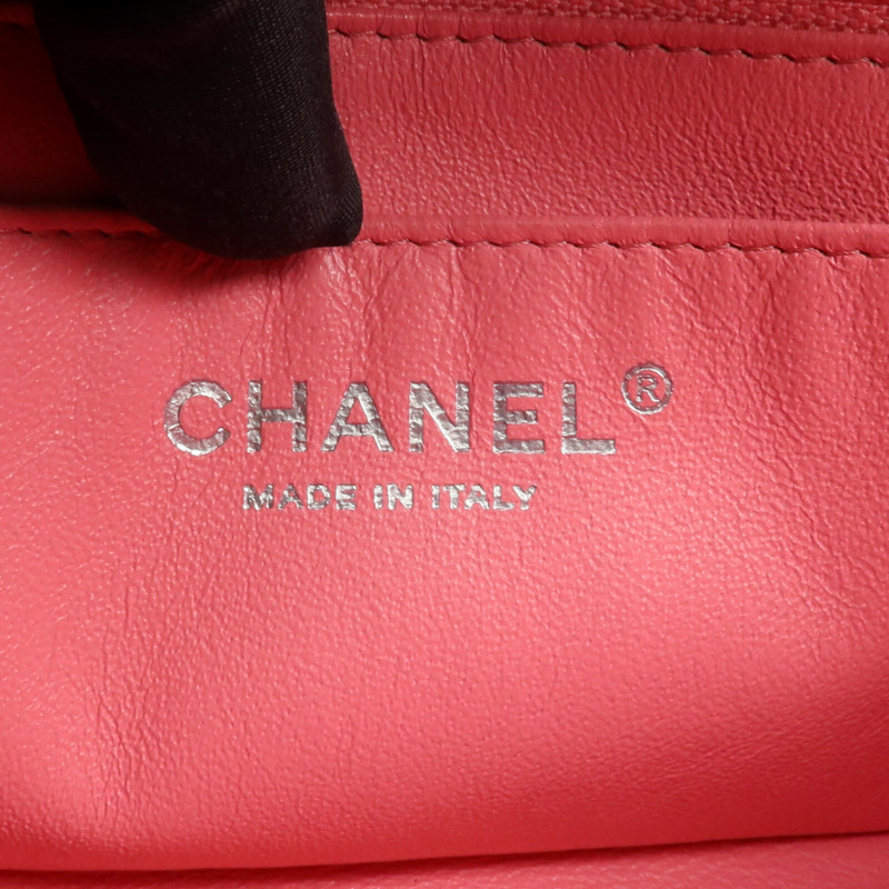 CHANEL 漆皮皮革Mini Classic 20銀扣鏈帶肩背袋-13